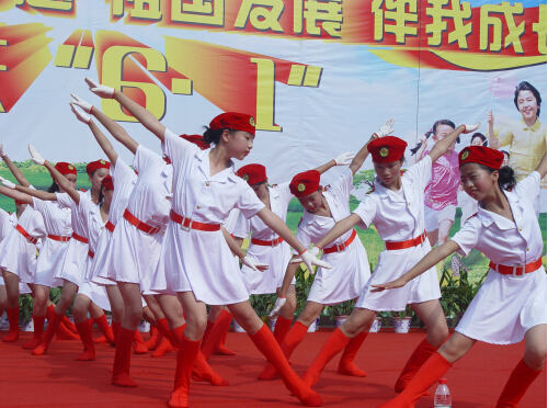 現(xiàn)外象湖校區(qū)舉行2016年“六一”慶祝活動(dòng)