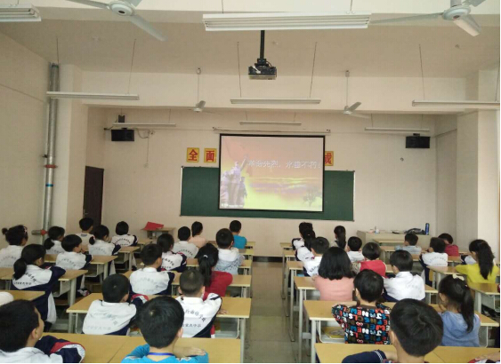 現(xiàn)外象湖校區(qū)開展發(fā)揚革命傳統(tǒng)教育主題班會