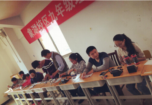 現(xiàn)外象湖校區(qū)組織初三學生理化實驗競賽
