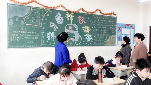 南昌現(xiàn)代外國語學(xué)校(象湖校區(qū)) 組織開展“我與雷鋒精神同行”為主題的黑板報(bào)評(píng)比活動(dòng)
