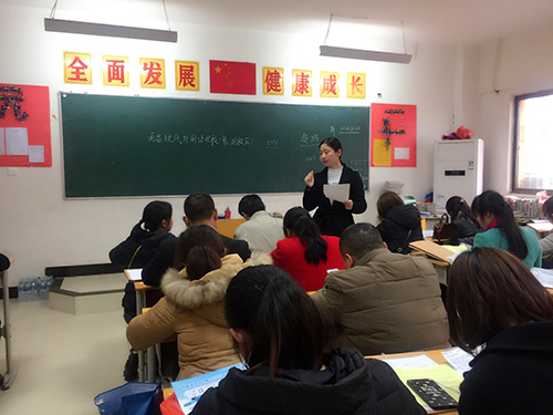 南昌現(xiàn)代外國語學(xué)校(象湖校區(qū))組織召開六年級小升初信息采集暨網(wǎng)上報名家長會