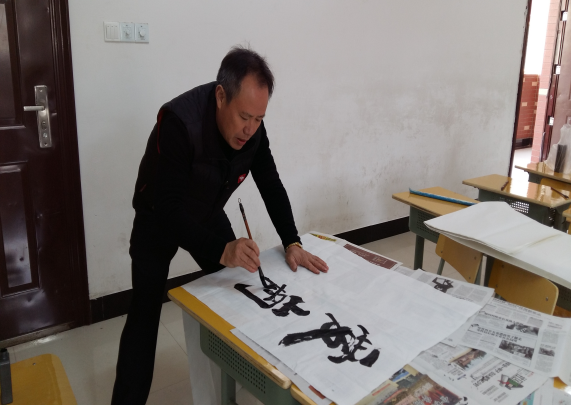 現(xiàn)外象湖校區(qū)開(kāi)展教師“三筆字”基本功競(jìng)賽活動(dòng)