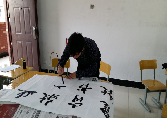 現(xiàn)外象湖校區(qū)開(kāi)展教師“三筆字”基本功競(jìng)賽活動(dòng)