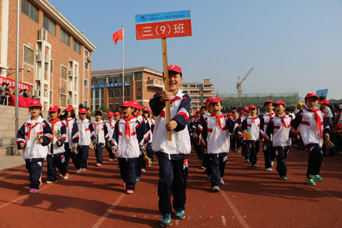 現(xiàn)外象湖校區(qū)舉辦第六屆秋季田徑運(yùn)動(dòng)會(huì)