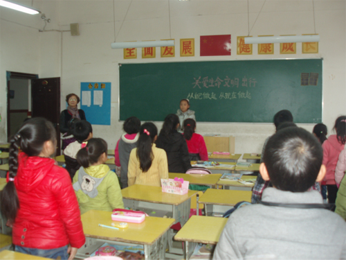 現(xiàn)外象湖校區(qū)開展“關(guān)愛生命，文明出行”交通安全教育主題活動
