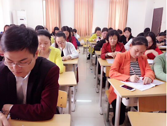 現(xiàn)外象湖校區(qū)語文教研組進行觀摩研討課評比活動
