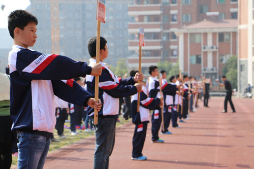 現(xiàn)外象湖校區(qū)舉辦第六屆秋季田徑運(yùn)動(dòng)會(huì)