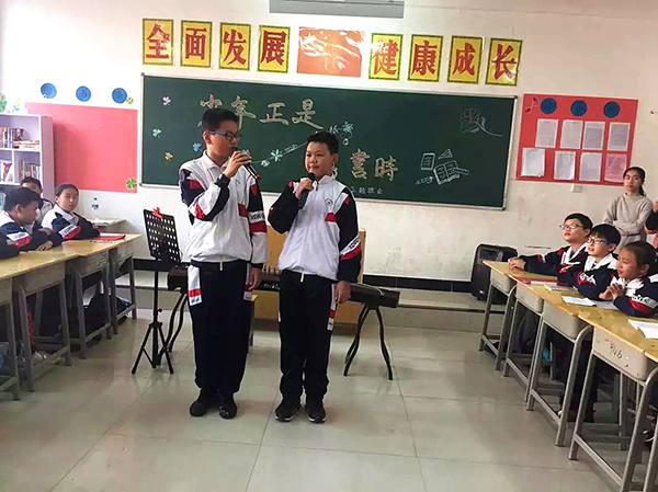 現(xiàn)外象湖校區(qū)開(kāi)展“少年正是讀書時(shí)”主題班會(huì)活動(dòng)