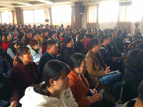 南昌現(xiàn)代外國語學(xué)校(象湖校區(qū))組織召開六年級小升初信息采集暨網(wǎng)上報名家長會
