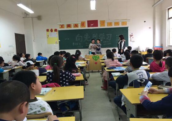 現(xiàn)外象湖校區(qū)開展發(fā)揚革命傳統(tǒng)教育主題班會