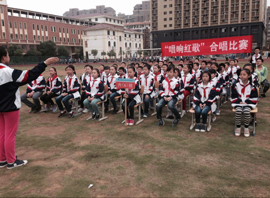 南昌現(xiàn)外象湖校區(qū)六年級開展“唱紅歌，頌祖國”合唱比賽
