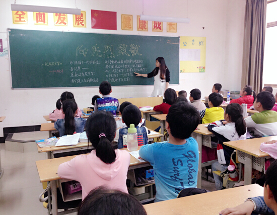 現(xiàn)外象湖校區(qū)開展發(fā)揚革命傳統(tǒng)教育主題班會