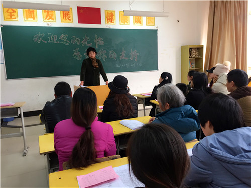 南昌現(xiàn)代外國語學(xué)校(象湖校區(qū)) 小學(xué)部召開全校學(xué)生家長會
